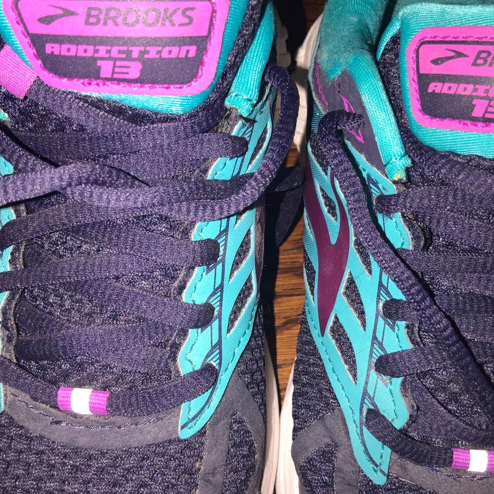 Brooks women 7.5 extra wide athletic shoes
